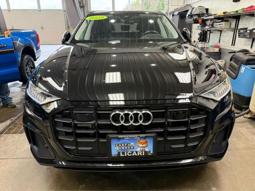 Mythos Black Metallic 2023 Audi Q8 55 Prestige