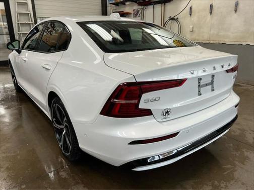 2024 Volvo S60 B5 Ultimate Dark Theme