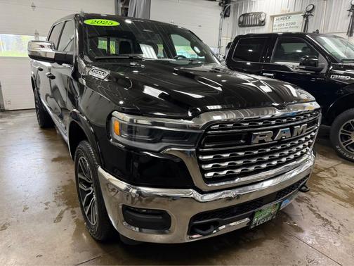 Diamond Black Crystal Pearlcoat 2025 RAM 1500 Limited