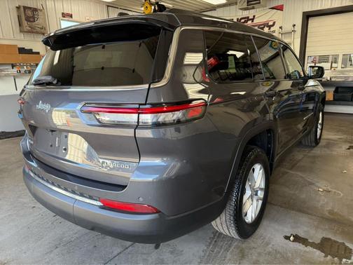 2022 Jeep Grand Cherokee L Laredo