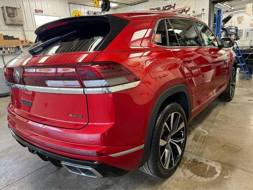 2024 Volkswagen Atlas Cross Sport 2.0T SEL Premium