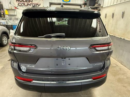 2022 Jeep Grand Cherokee L Laredo