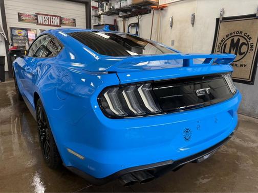 Grabber Blue Metallic 2022 Ford Mustang GT