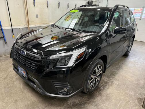Crystal Black Silica 2023 Subaru Forester Limited