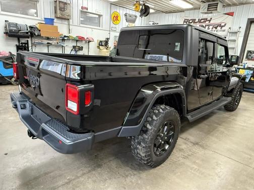 2022 Jeep Gladiator Sport