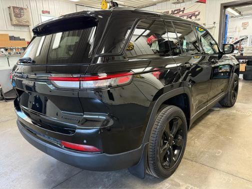 2023 Jeep Grand Cherokee Limited X
