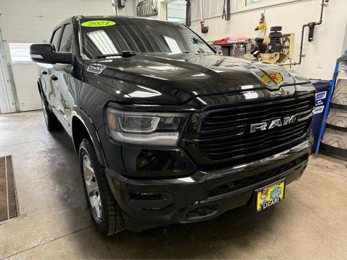 Diamond Black Crystal Pearlcoat 2021 RAM 1500 Laramie