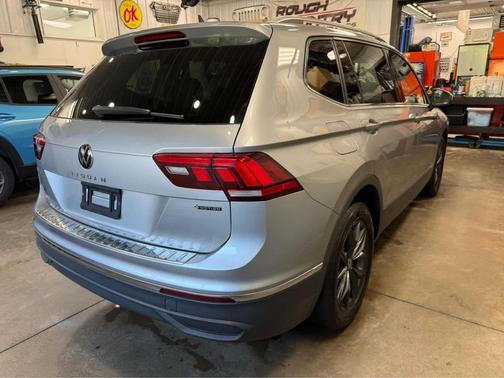 Pyrite Silver Metallic 2024 Volkswagen Tiguan 2.0T SE 4MOTION