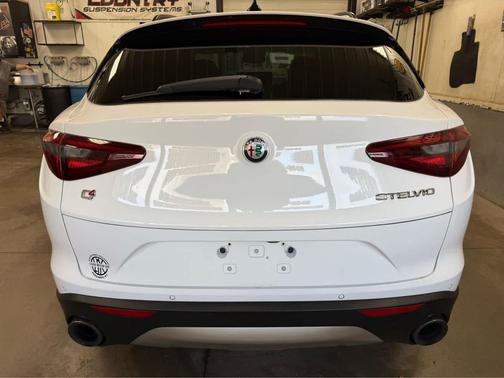 2018 Alfa Romeo Stelvio Sport