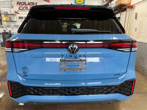 2025 Volkswagen Tiguan 2.0T SE R-Line Black 4MOTION