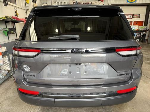 Baltic Gray Metallic Clearcoat 2023 Jeep Grand Cherokee Limited