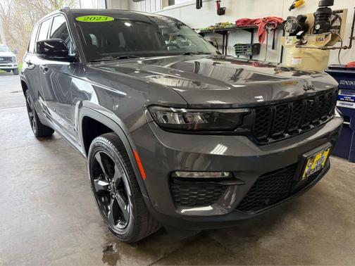 Baltic Gray Metallic Clearcoat 2023 Jeep Grand Cherokee Limited