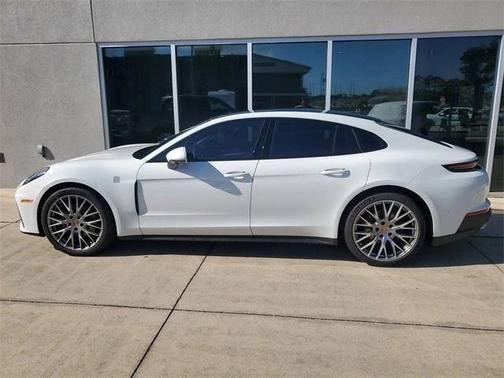 2025 Porsche Panamera 