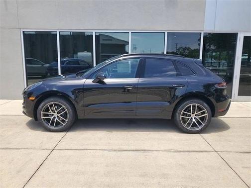 Jet Black Metallic 2025 Porsche Macan