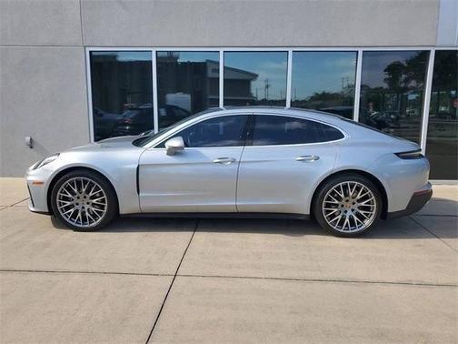 2024 Porsche Panamera 