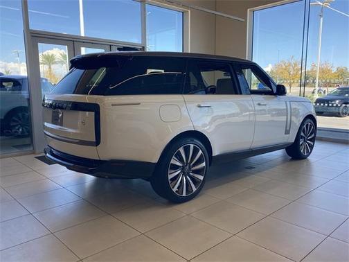 2025 Land Rover Range Rover P615 SV