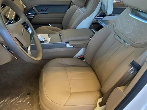 2025 Land Rover Range Rover P615 SV