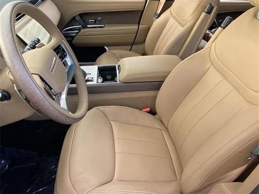 2025 Land Rover Range Rover P530 SE 7 Seat