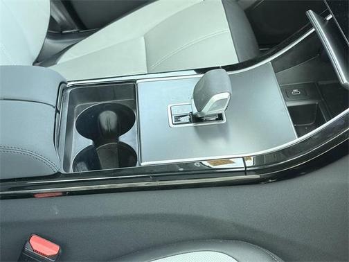 2025 Land Rover Range Rover Velar P250 Dynamic SE