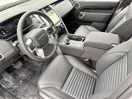 2025 Land Rover Discovery P300 S