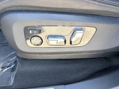 Carbon Black Metallic 2023 BMW X7 xDrive40i