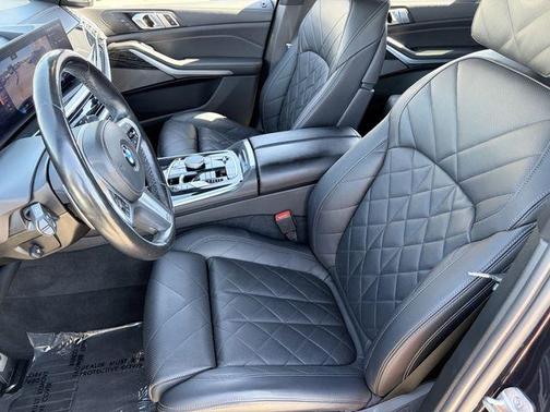 Carbon Black Metallic 2023 BMW X7 xDrive40i