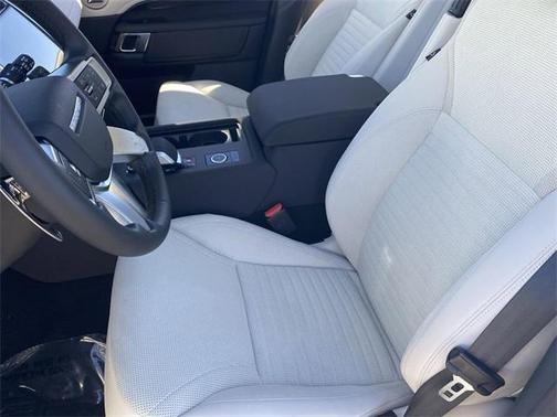 2025 Land Rover Discovery P300 S