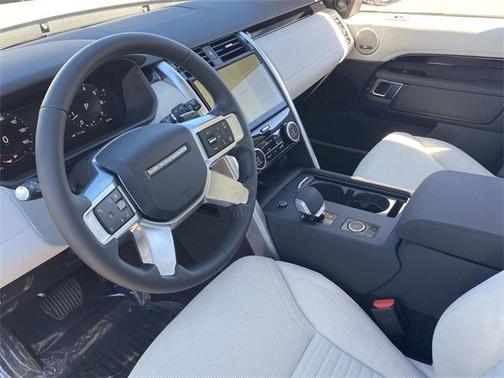 2025 Land Rover Discovery P300 S