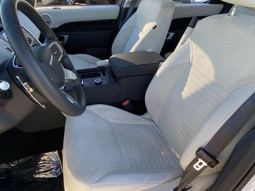 2025 Land Rover Discovery P300 S