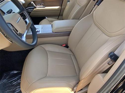 2025 Land Rover Range Rover P400 SE