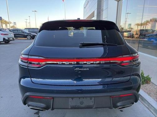 2023 Porsche Macan Base