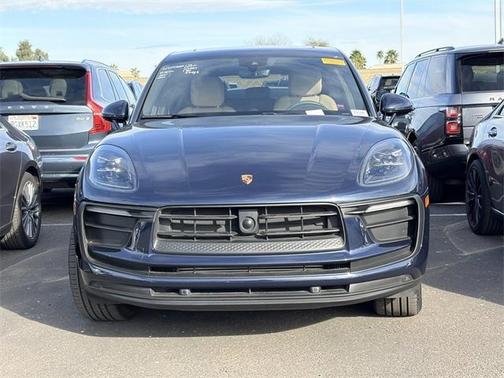 2023 Porsche Macan Base