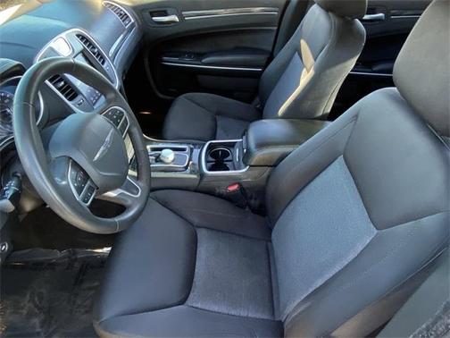 2022 Chrysler 300 Touring