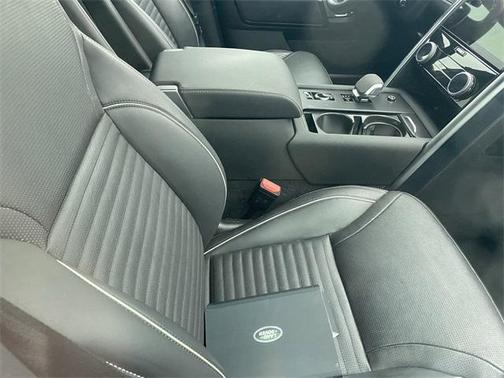2023 Land Rover Discovery P300 R-Dynamic S