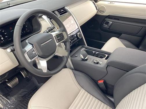 2025 Land Rover Discovery P300 Dynamic SE