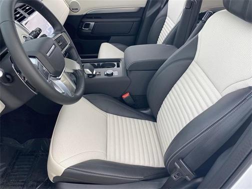 2025 Land Rover Discovery P300 Dynamic SE