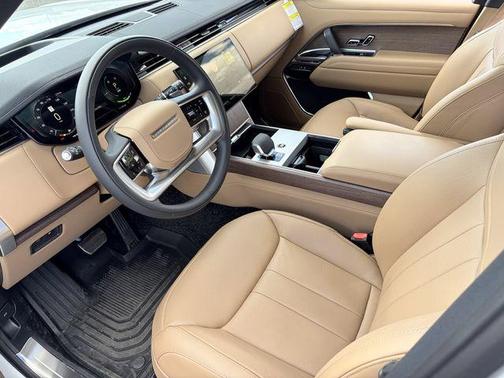 2026 Land Rover Range Rover P550e SE