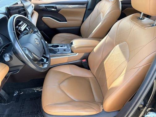 Midnight Black Metallic 2020 Toyota Highlander Platinum