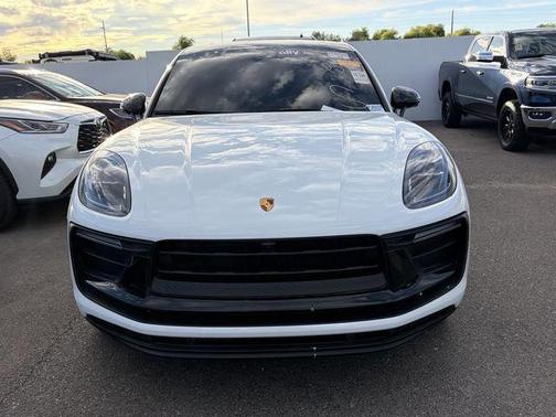 White 2022 Porsche Macan Base