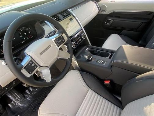 2025 Land Rover Discovery P360 Metropolitan Edition