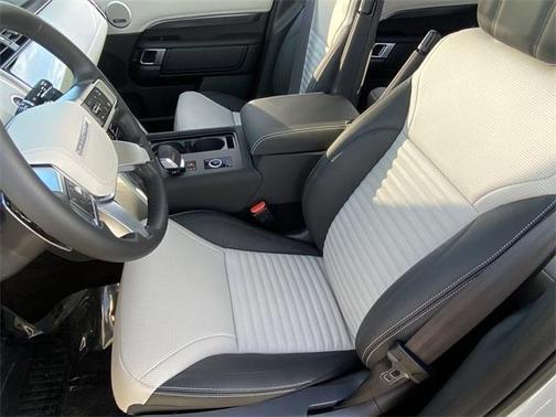 2025 Land Rover Discovery P360 Metropolitan Edition