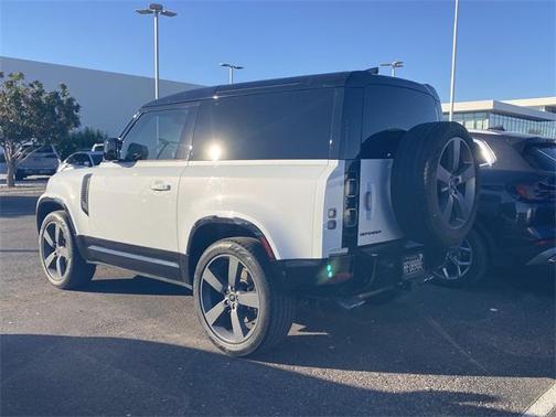 2023 Land Rover Defender 90 V8