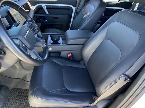 2024 Land Rover Defender P400 X-Dynamic SE