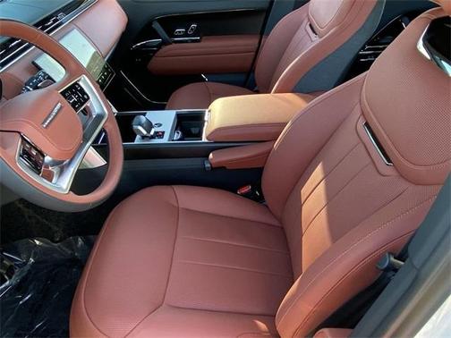 2025 Land Rover Range Rover P615 SV