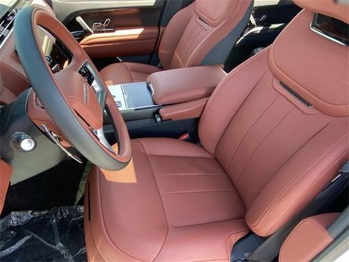 2025 Land Rover Range Rover P615 SV