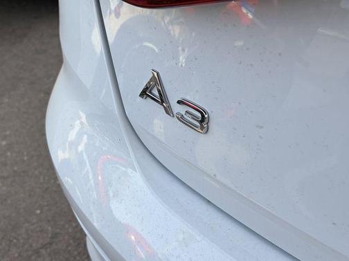 Glacier White Metallic 2024 Audi A3 40 Premium