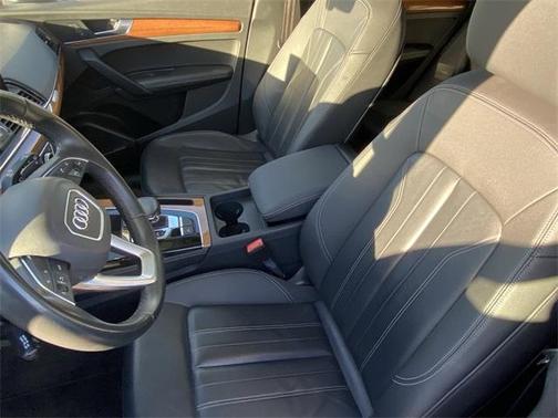 2023 Audi Q5 45 S line quattro Premium