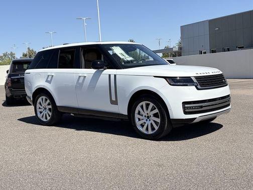Fuji White 2026 Land Rover Range Rover P550e SE