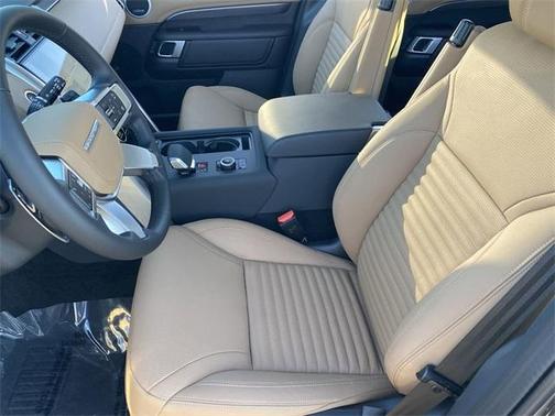 2025 Land Rover Discovery P360 Metropolitan Edition