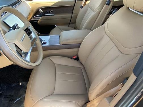 2025 Land Rover Range Rover P530 SE